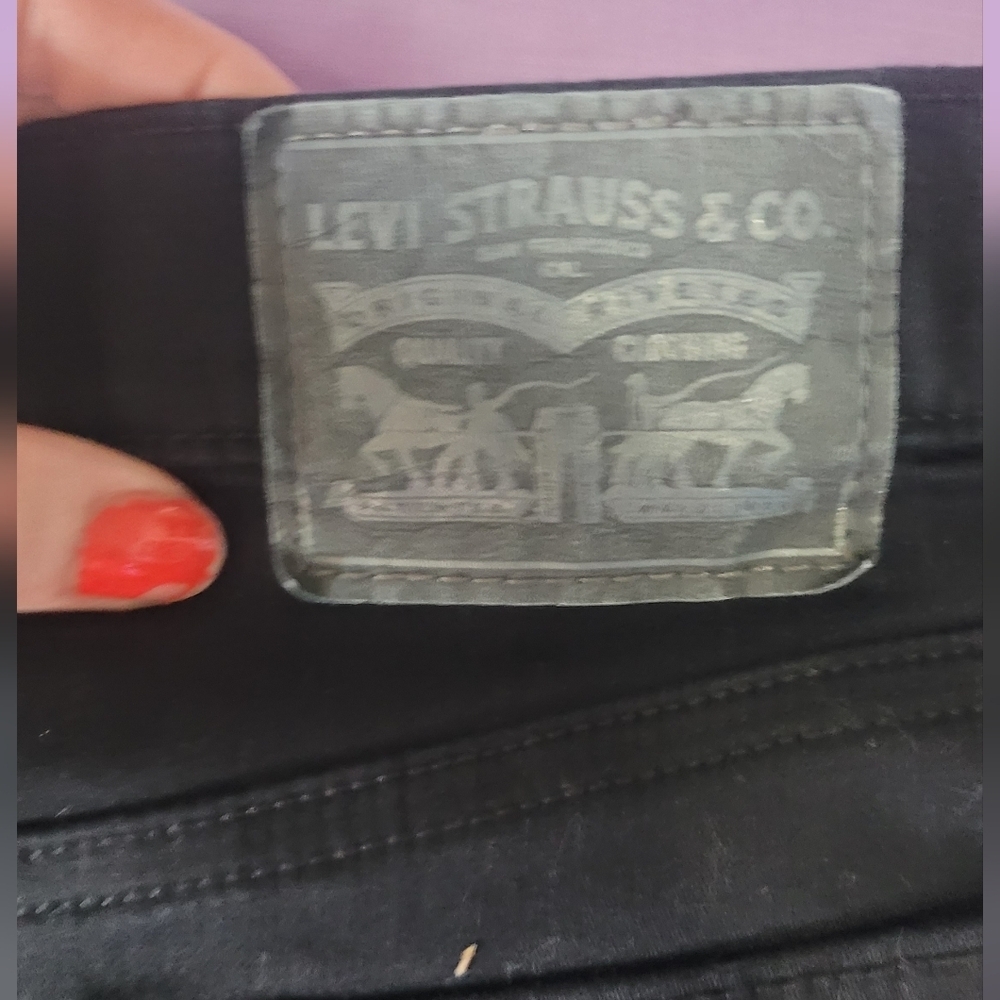 Levi Strauss And Co Black Denim Cute And Classic. Highrise. 2.5" Inseam - Picture 6 of 9